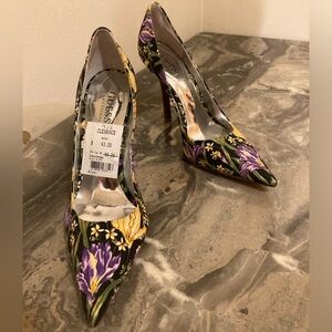 7 1/2 NEW GUESS BY MARCIANO VIBRANT JEWEL TONED FLOWERED PUMPS